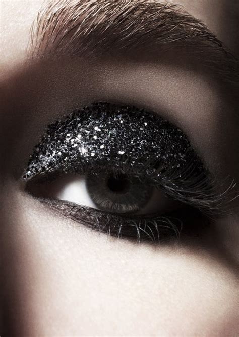 15 Eye Makeup Ideas Involving Glitter