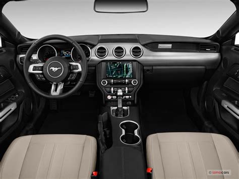 2021 Ford Mustang Pictures: Dashboard | U.S. News & World Report