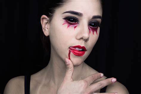 Female Vampire Eye Makeup Ideas | Saubhaya Makeup