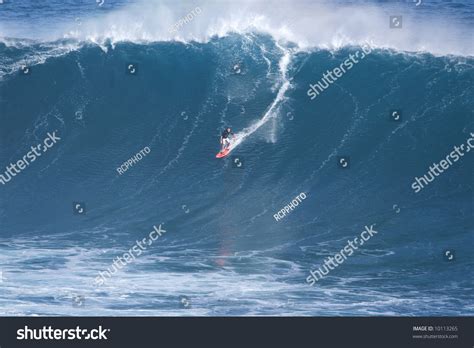 Big Wave Surfing At Jaws Maui Hawaii Stock Photo 10113265 : Shutterstock