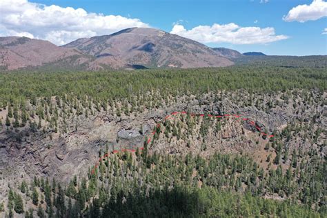 Origin of explosion pits on Banco Bonito Rhyolite flow | e-Magazine of the AZ Geological Survey