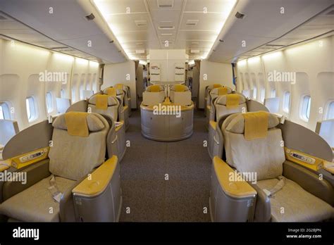 Boeing 747 interior fotografías e imágenes de alta resolución - Alamy