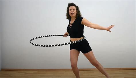 Try These Awesome Hula Hoop Workouts at Home - yourdailysportfix.com