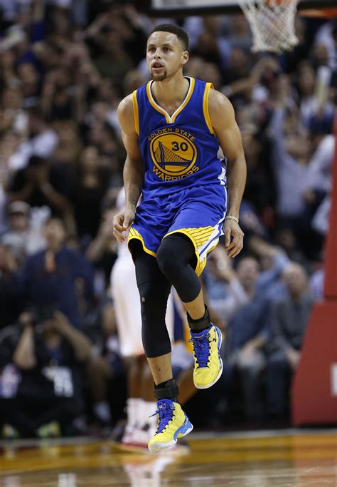 Steph Curry is on a roll, and fans everywhere seem to enjoy | Unique ...