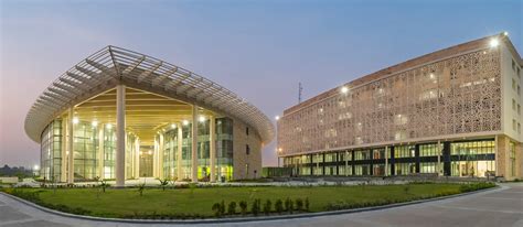 Amity University Kolkata, Offers Part Time, UG and PG Programs