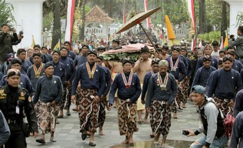 Keraton Jogja: Kenapa Raja yang Bertahta Otomatis Gubernur? | Tagar