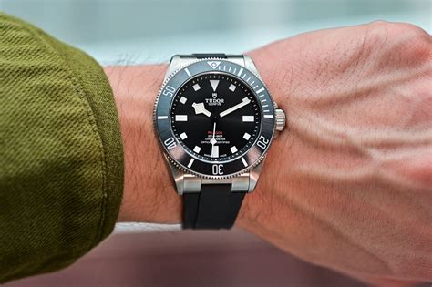 Buying Guide - The Best Dive Watches of 2022