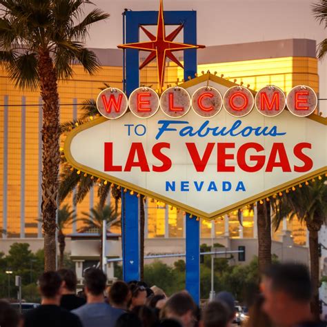 5 Tips For Visiting The Welcome To Las Vegas Sign | TravelAwaits