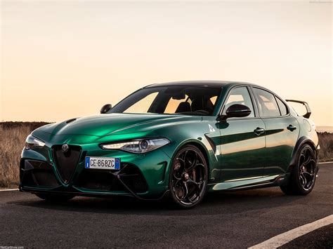 Alfa Romeo Giulia GTA (2021) - pictures, information & specs