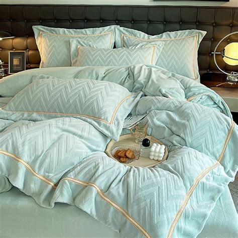 Double Sided Flannel Bedding Set – Findmeasia