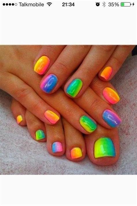 19 Amazing Rainbow Nail Art Designs - Pretty Designs