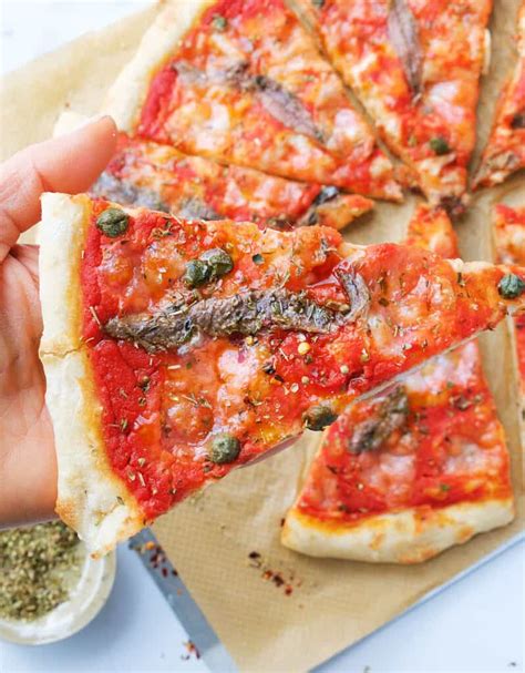 Anchovy Pizza {video recipe} - The clever meal