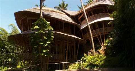 The bamboo homes of Bali - CBS News