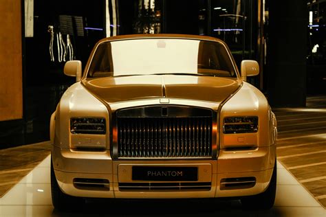 Golden Rolls-Royce Phantom Drophead Coup · Free Stock Photo