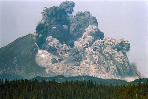 62nd Airlift Wing Recalls Mount St. Helen’s Eruption on 40th Anniversary > Team McChord > Display