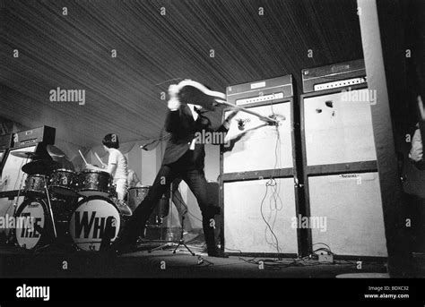 THE WHO - Pete Townshend smashes his guitar & amp at Windsor Jazz & Blues Festival , Windsor ...