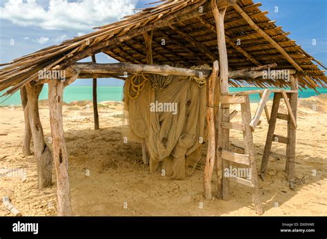 Old beach shack hi-res stock photography and images - Alamy