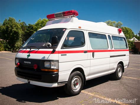 1991 TOYOTA HIACE AMBULANCE /// 4WD DIESEL MANUAL — Vanlife Northwest