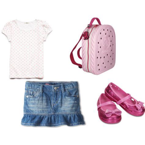 130 Crocs | Outfit Inspiration ideas | how to style crocs, crocs outfit, styling crocs