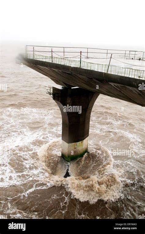 Worli bandra sea link hi-res stock photography and images - Alamy