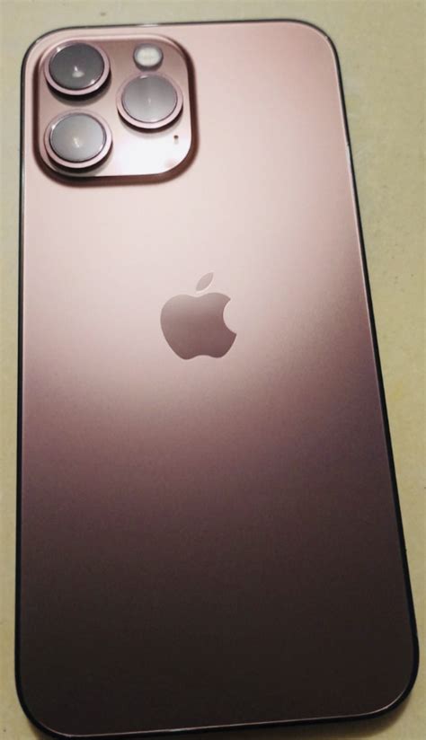 Apple has delivered a Rose Gold Iphone - THE CHINDWIN