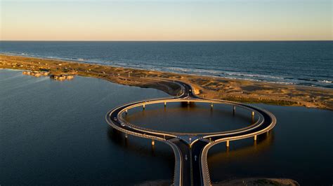 Rafael Viñoly Architects | Laguna Garzón Bridge - Rafael Viñoly Architects