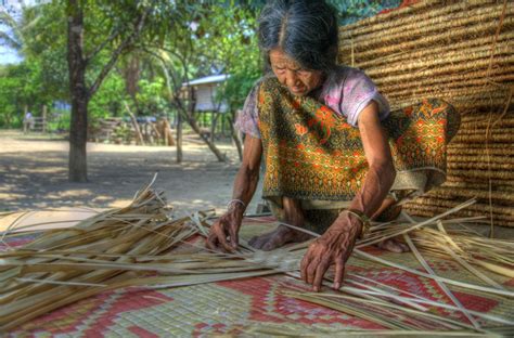 Mat Weaving – ត្បាញ កន្ទេល នៅ រតនគីរី | ethancrowley.com