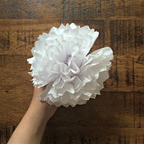 How to Make Tissue Paper Flowers - Sobremesa Stories