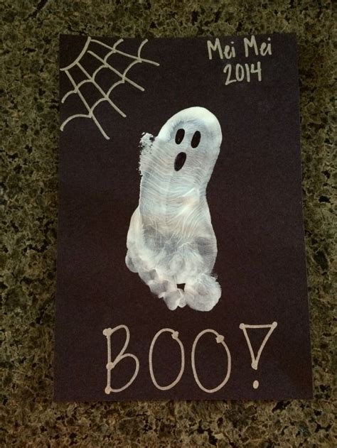 Kids Halloween Activities | Ghost Foot Print | www.madewithHAPPY.com Halloween Bebes, Halloween ...