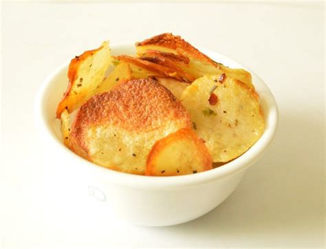 Healthy Baked Potato chips | Baked potato chips, Healthy baking, Healthy baked potatoes