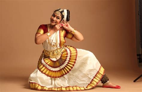 Mohiniyattam | Dance Forms in Kerala | Kerala | Kerala