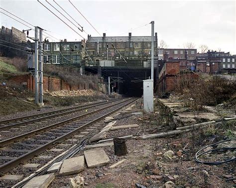 Disused Stations: Finchley Road station