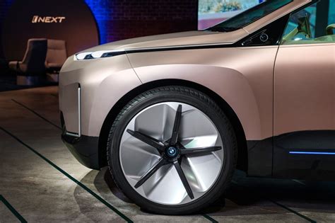 A Close-Up with the BMW Vision iNEXT