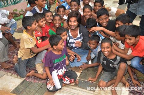 Shahid Kapoor spends time with kids! - Bollywood News & Gossip, Movie Reviews, Trailers & Videos ...