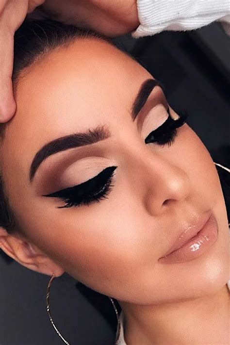 23 Glam Makeup Looks to Wear for the Holidays in 2020 - StayGlam