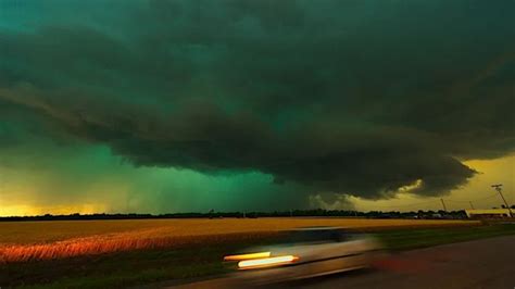 tornado pictures green sky - Google Search | Nuvens de tempestade ...