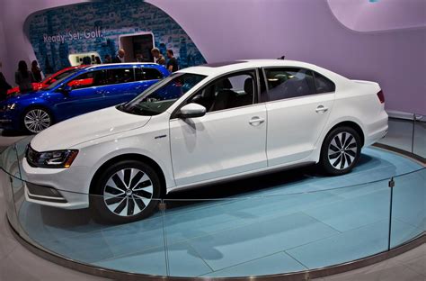 Volkswagen Jetta Hybrid Photos and Specs. Photo: Jetta Hybrid Volkswagen concept and 25 perfect ...