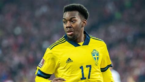 Watch: Man Utd's Anthony Elanga scores delicious curler for Sweden