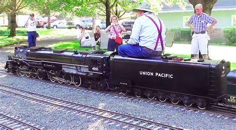 Large Scale 'Big Boy' Replica Stuns On Home Made Railroad! - Train Fanatics