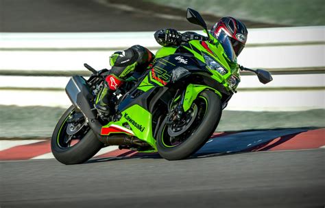 Video: Take A Closer Look At The All-New 2023 Kawasaki Ninja ZX-4RR - Roadracing World Magazine ...