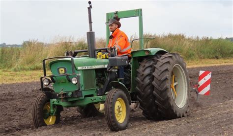 John Deere 820 Specs and data - United Kingdom