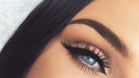 38 Makeup Tutorials For Blue Eyes Black Hair | Dismakeup