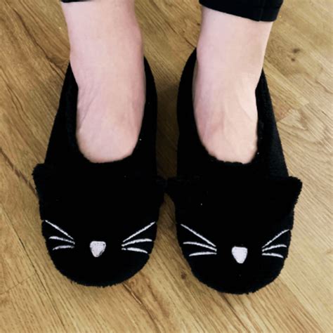 Trying On 6 Cat Slippers: A Purrfectly Adorable Experience!