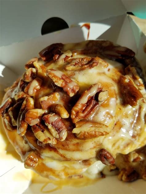 Caramel Pecan Cinnabon [OC] [4032x3024] : r/FoodPorn