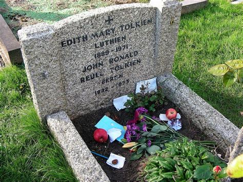 J.R.R. Tolkien's grave, Wolvercote Cemetery, Oxford, UK | Beyond the ...