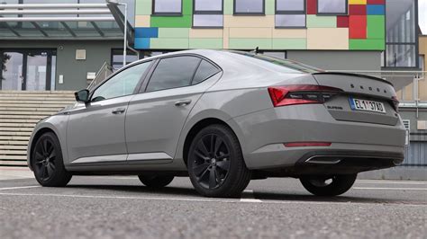 Test - Škoda Superb iV Sportline - WikiCars