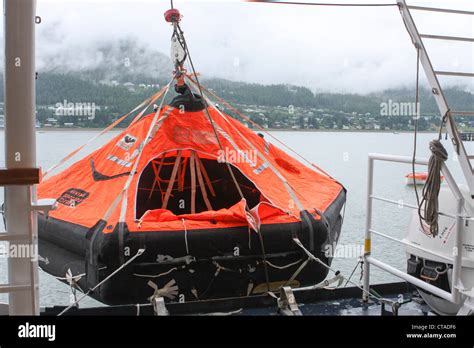 Life raft training hi-res stock photography and images - Alamy