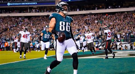 Cardinals acquire tight end Zach Ertz in trade with Eagles