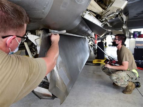 DVIDS - Images - F-22 weapons load competition [Image 5 of 23]