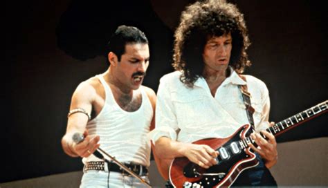 Queen's Epic Live Aid 1985 Performance | The '80s Ruled